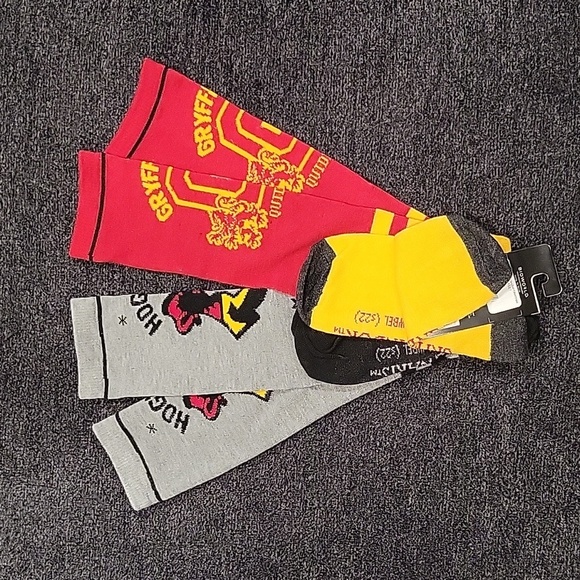 Warner Bros. Gryffindor and Hogwarts Socks - Red and Gray - Picture 2 of 4